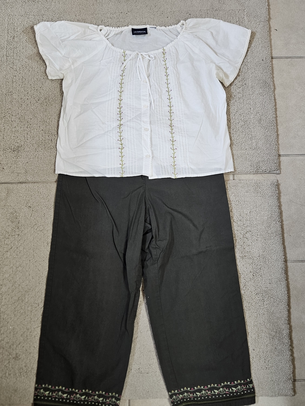 Liz Claiborne 2-Piece Set – Embroidered Blouse and Cropped Pants Size 8 - Picture 3 of 13